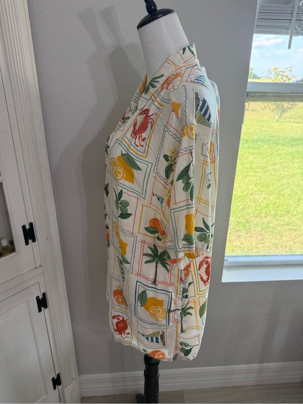 Old Navy White Short-Sleeve Button-Up Shirt with Yellow & Green Citrus Print - Picture 2 of 7